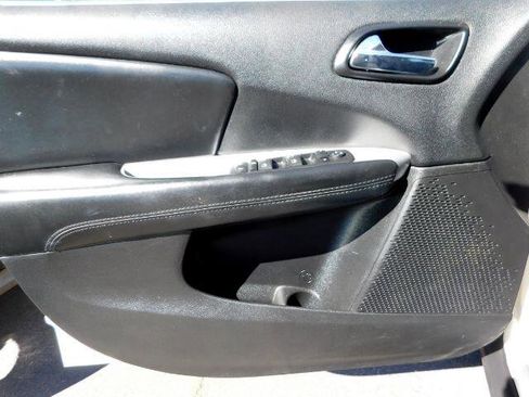 Used 2017 Dodge Journey SXT w/ Comfort/Convenience Group image 11