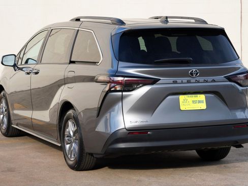 Used 2026 Toyota Sienna LE AWD/4WD image 51