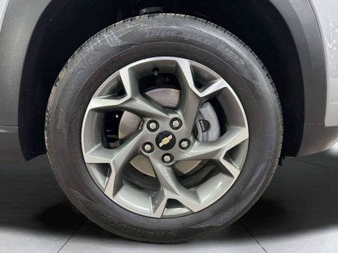 Used 2025 Chevrolet Trax LT w/ Sunroof Package FWD image 65