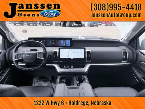 Used 2025 Ford Expedition Platinum AWD/4WD image 30