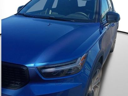 Used 2021 Volvo XC40 T5 R-Design w/ Advanced Package