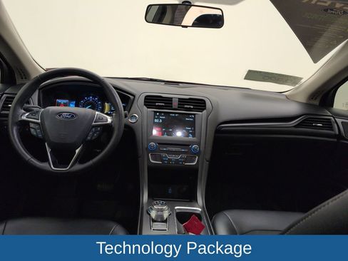 Used 2018 Ford Fusion SE w/ Equipment Group 201A FWD image 7