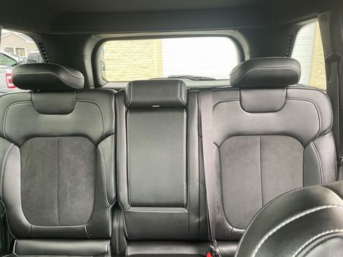 Used 2025 Jeep Grand Cherokee Altitude AWD/4WD image 38