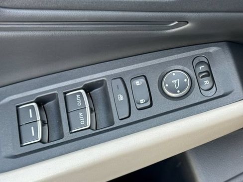 Used 2023 Honda Accord EX image 12