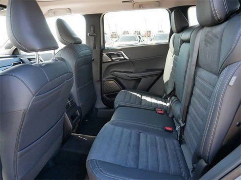 New 2026 Mitsubishi Outlander SE image 5