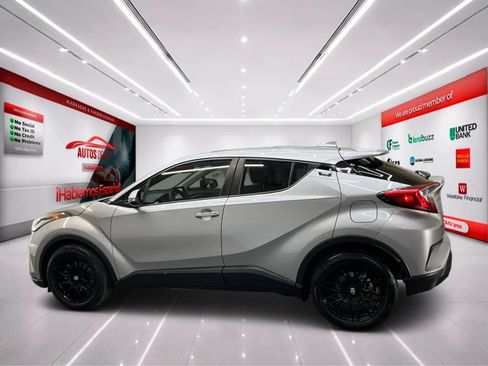 Used 2020 Toyota C-HR LE FWD image 4