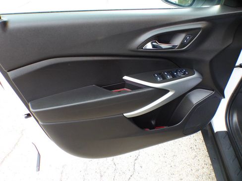 Used 2025 Chevrolet Trax RS w/ Driver Confidence Package image 14