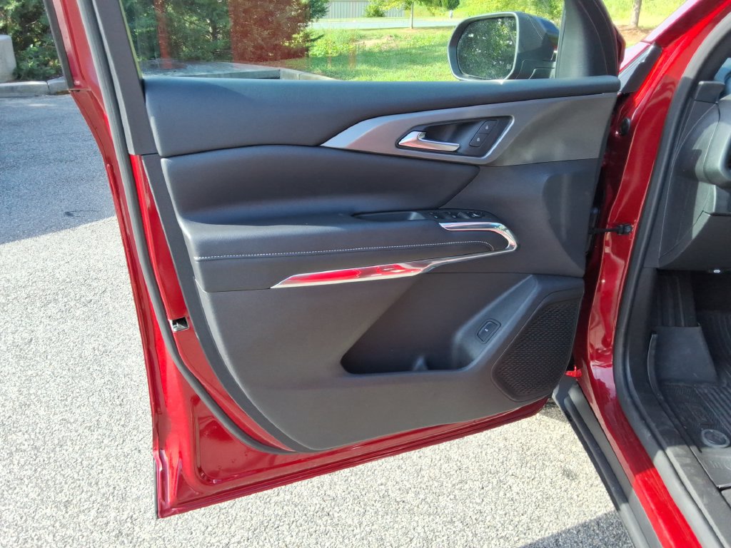 Certified 2026 Chevrolet Traverse LT w/ Driver Confidence Package FWD image 21
