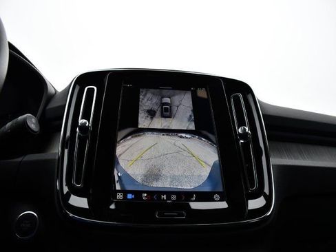 Certified 2025 Volvo XC40 B5 Plus image 15