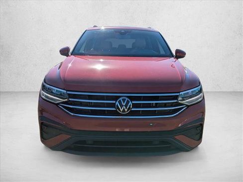 Used 2022 Volkswagen Tiguan SE AWD/4WD image 2
