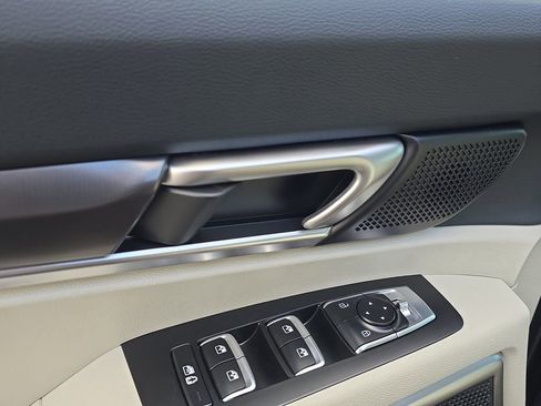 Certified 2025 Kia Telluride S FWD image 19