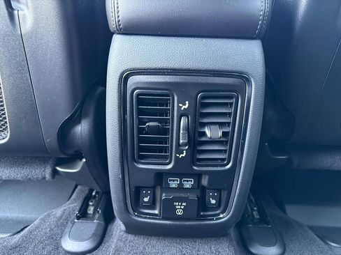 Used 2018 Jeep Grand Cherokee Limited image 15