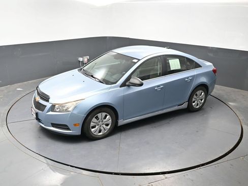 Used 2012 Chevrolet Cruze LS FWD image 40