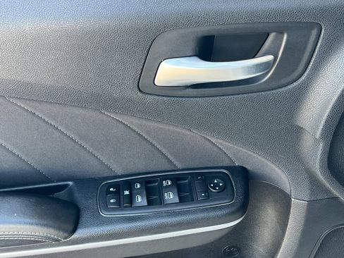 Used 2019 Dodge Charger SXT RWD image 11