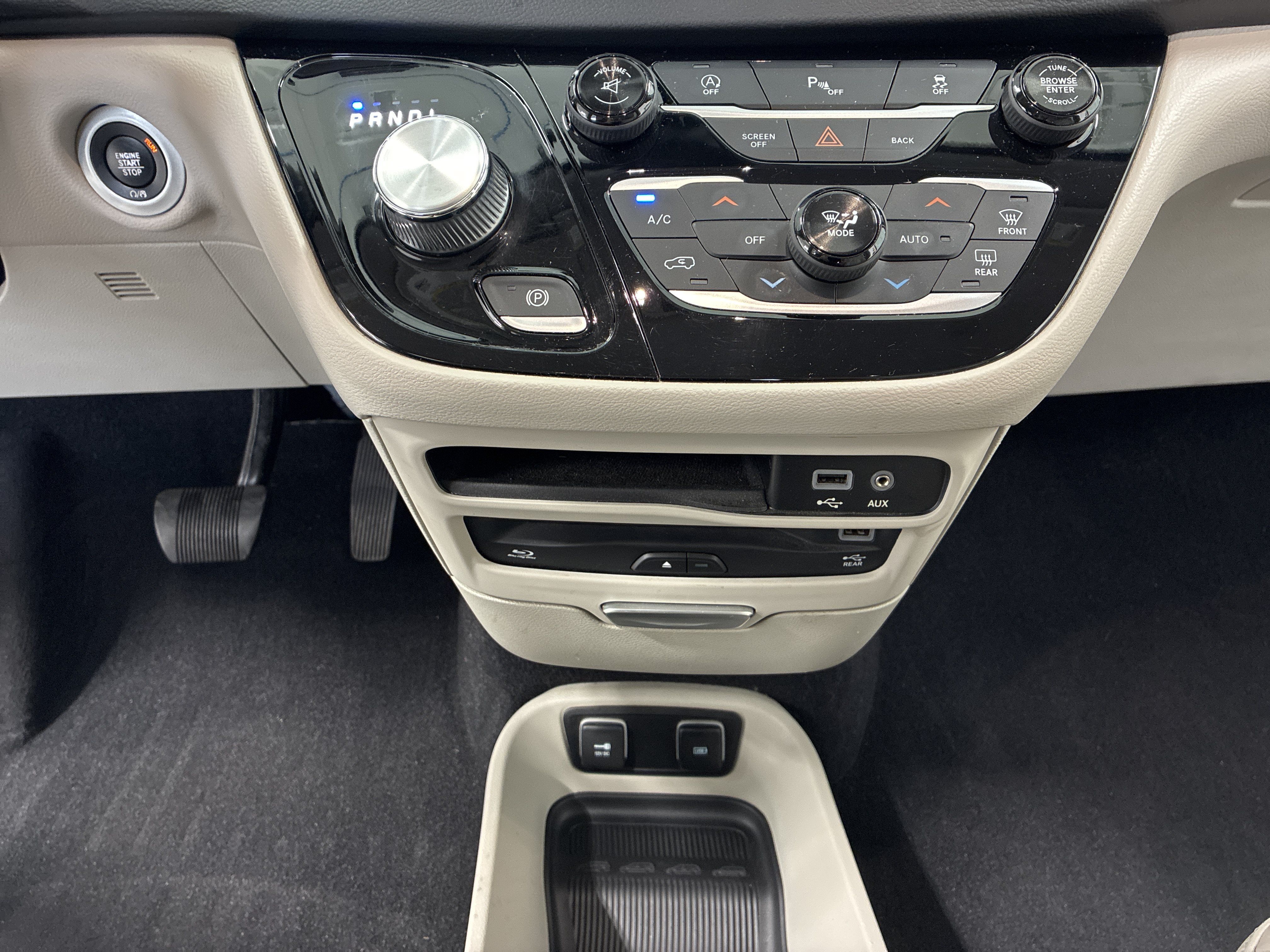 Used 2017 Chrysler Pacifica Touring-L Plus FWD image 25