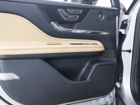 Used 2020 Lincoln Corsair Reserve image 19