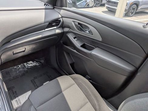Certified 2023 Chevrolet Traverse LT FWD image 14