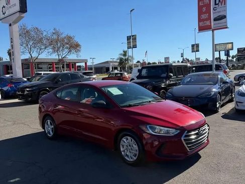 Used 2017 Hyundai Elantra SE image 3