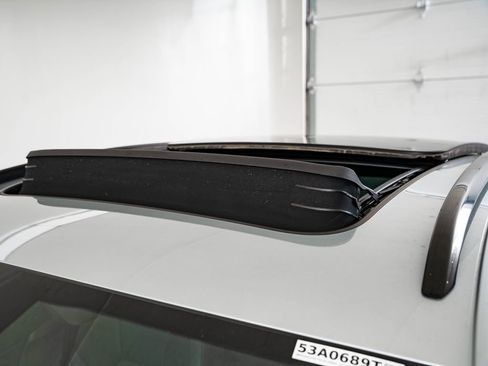Used 2024 Porsche Macan AWD/4WD image 13
