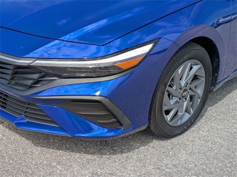 Used 2024 Hyundai Elantra SEL image 9
