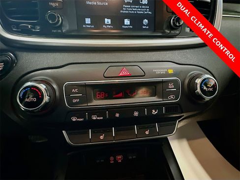 Used 2020 Kia Sorento S image 16