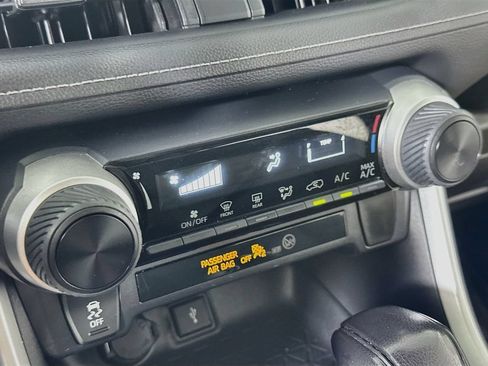 Used 2021 Toyota RAV4 LE FWD image 25