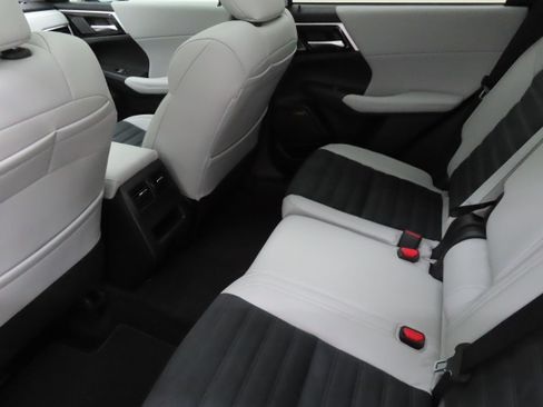 New 2026 Mitsubishi Outlander SE FWD image 22