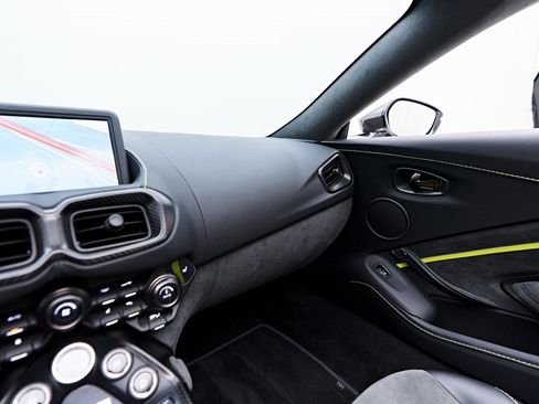 Used 2023 Aston Martin V8 Vantage Roadster image 76