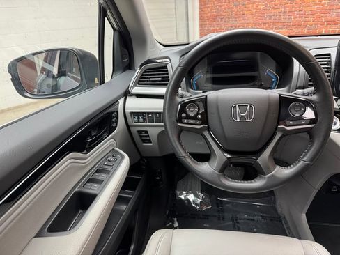Used 2023 Honda Odyssey Touring image 13