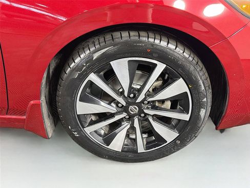 Used 2021 Nissan Sentra SV w/ SV Premium Package FWD image 36