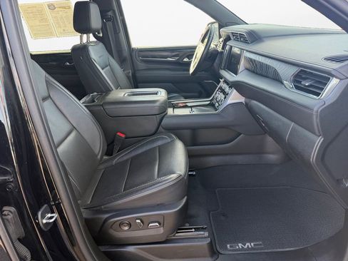 Used 2023 GMC Yukon XL Denali image 9