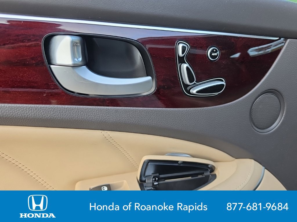 Used 2012 Hyundai Equus Signature RWD image 14