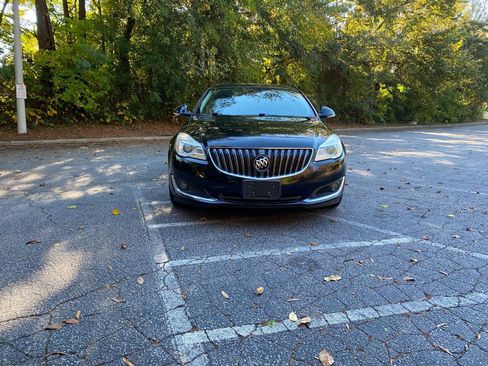 Used 2017 Buick Regal Sport Touring image 2