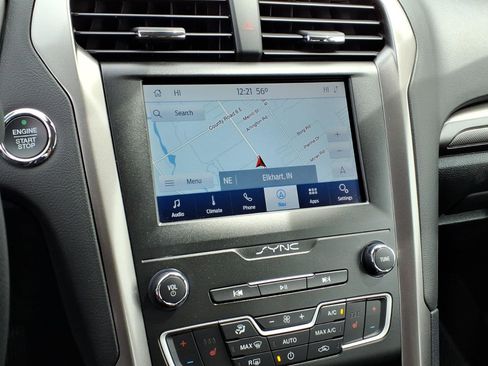 Used 2020 Ford Fusion SE AWD/4WD image 16