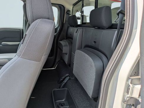 Used 2025 Nissan Frontier SV RWD image 14