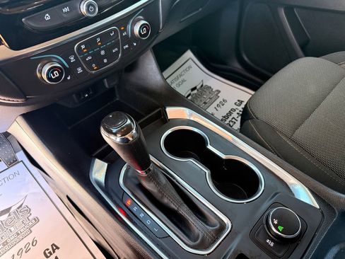 Used 2019 Chevrolet Traverse LT FWD image 22