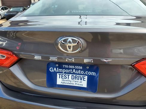Used 2019 Toyota Camry LE FWD image 10