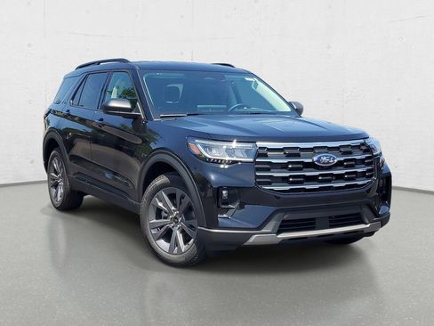 New 2026 Ford Explorer Active w/ Active Comfort Package AWD/4WD image 2