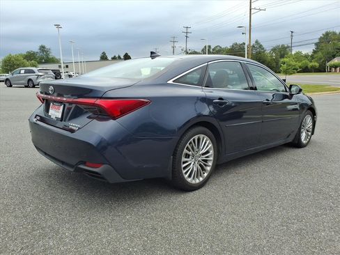 Used 2020 Toyota Avalon Limited w/ Advanced Safety Package FWD image 4