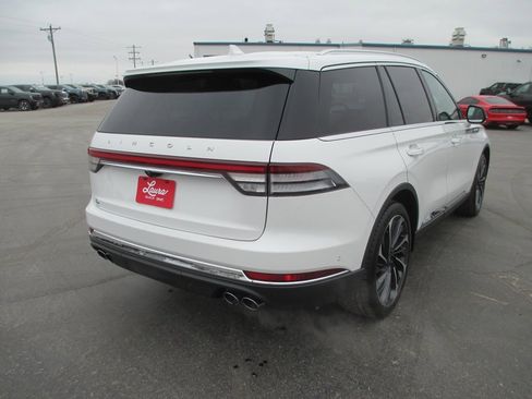 Used 2020 Lincoln Aviator Reserve w/ Equipment Group 202A image 4