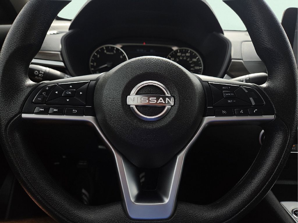 Used 2025 Nissan Altima 2.5 SV FWD image 19