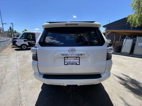 Used 2022 Toyota 4Runner SR5 Premium w/ Moonroof Package AWD/4WD image 5