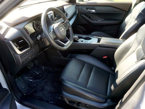 Used 2022 Nissan Rogue SV w/ SV Premium Package image 7