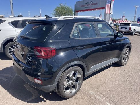Used 2022 Hyundai Venue SEL image 10