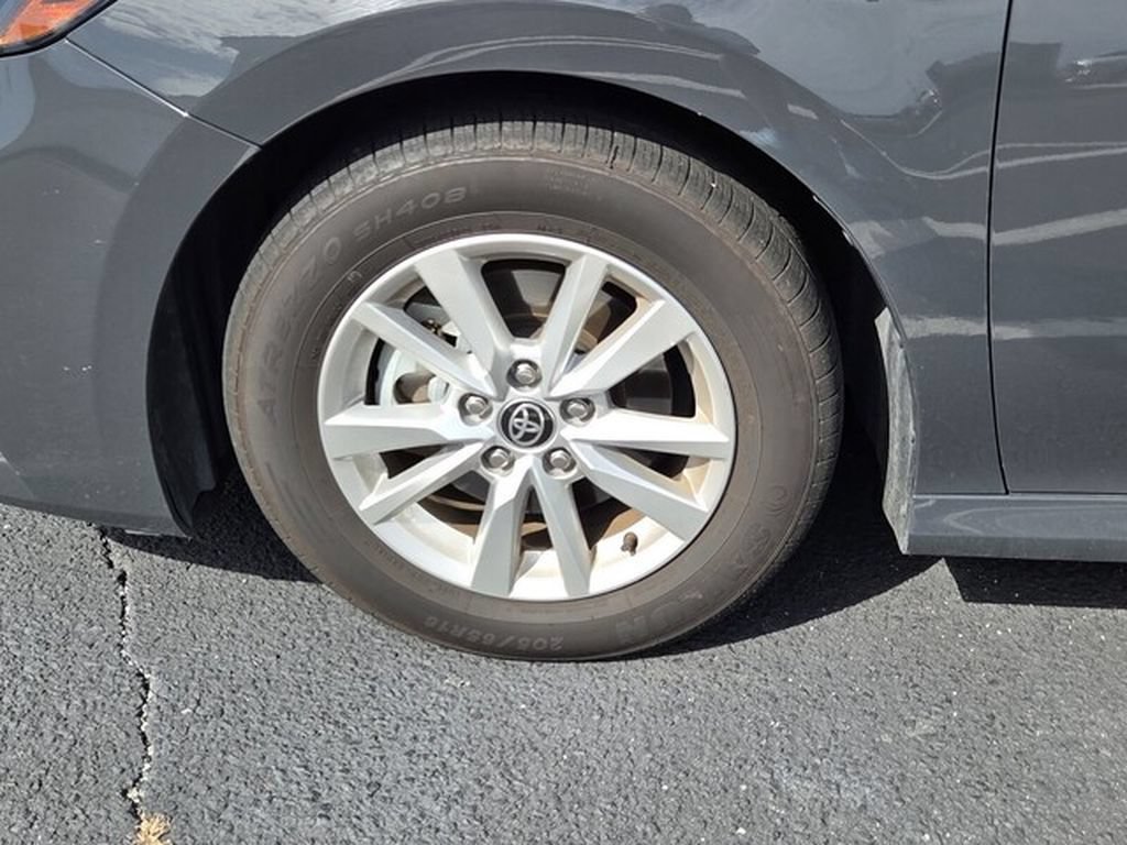 Used 2025 Toyota Camry LE FWD image 3