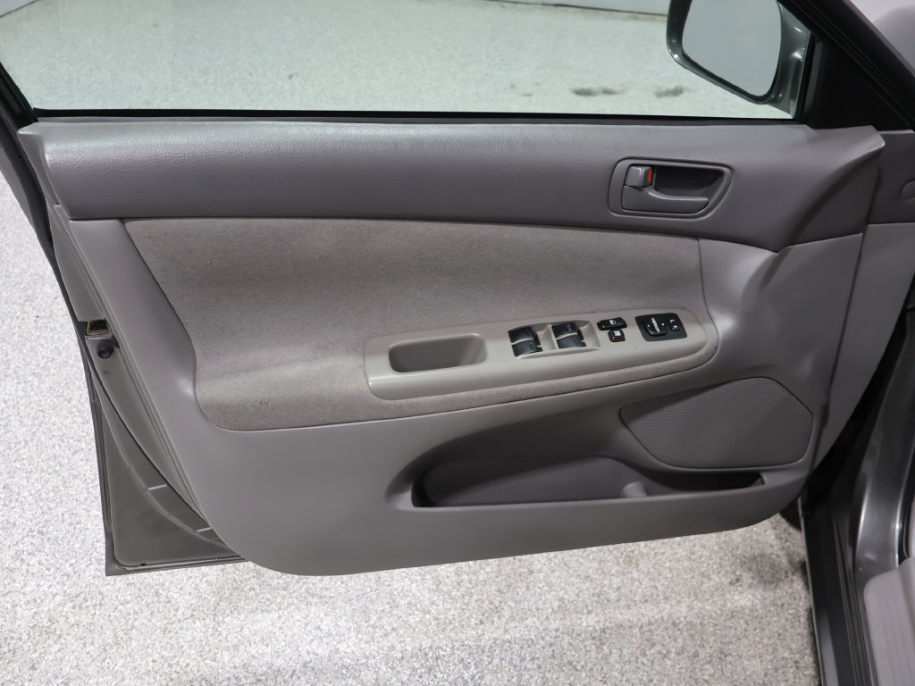 Used 2003 Toyota Camry LE FWD image 18