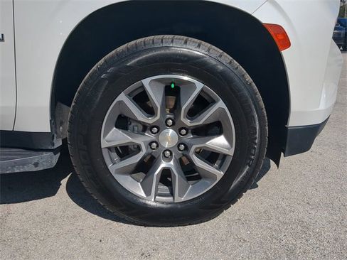 Used 2021 Chevrolet Suburban LT w/ LT Signature Package image 11