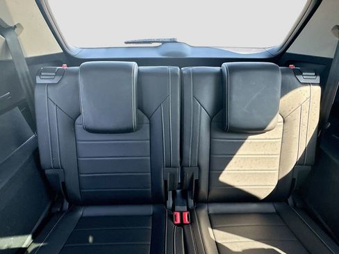 Used 2024 Volkswagen Atlas SEL AWD/4WD image 28