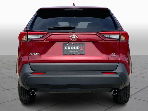 Used 2024 Toyota RAV4 LE AWD/4WD image 5