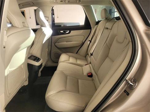 Certified 2023 Volvo XC60 B5 Ultimate w/ Climate Package image 14